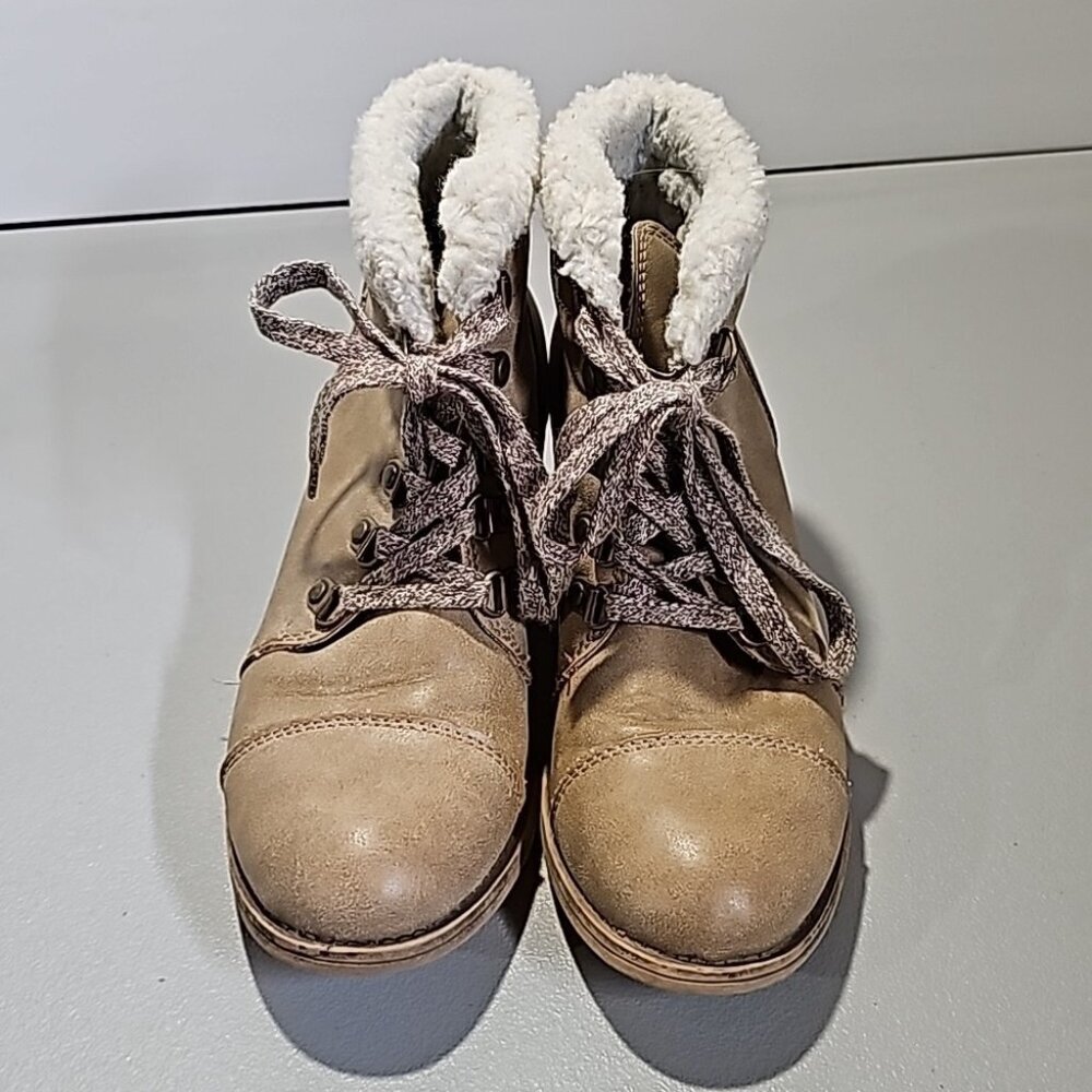 Billabong tan size 7.5 winter ankle boots - Picture 3 of 6